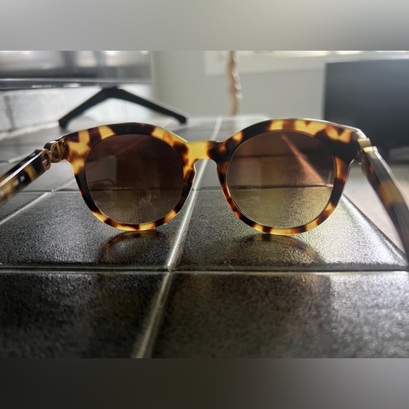 🧨SALE Dolce & Gabbana Sunglasses - Picture 2 of 6